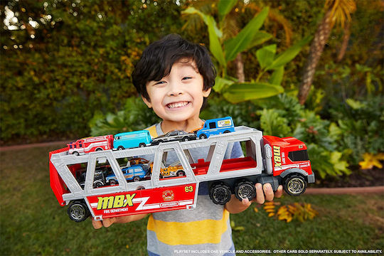 Mattel Matchbox Transporter Feuerwehrauto Set mit Truck 1:64 Feuerwehrauto für 3+ Alter