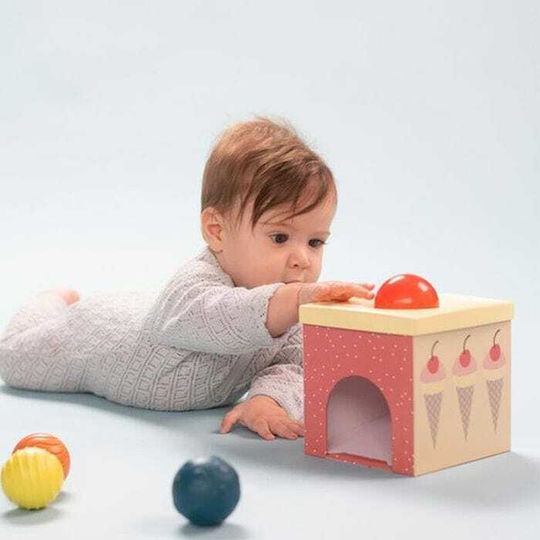 Taf Toys Играчка за подреждане North Pole Ball Drop Stacker за 12++ месеца