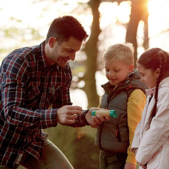 Hape Joc de spionaj Hand-Powered Flashlight
