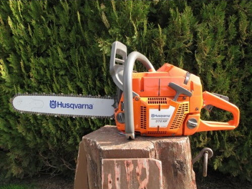 Husqvarna Benzin-Kettensäge 6.1kg mit Schiene 45cm und Easy Start