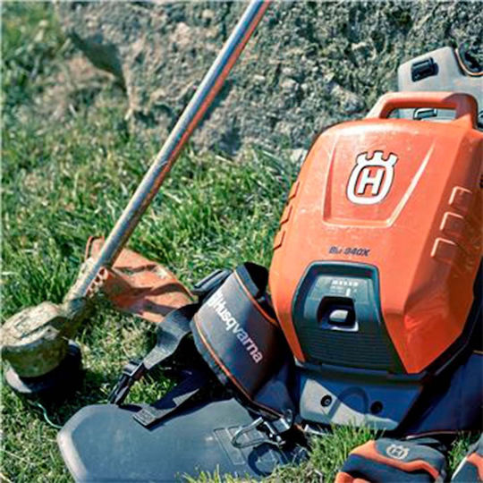 Husqvarna 330i Кастрене Безчетков 36V 2.7кг с шина 30см