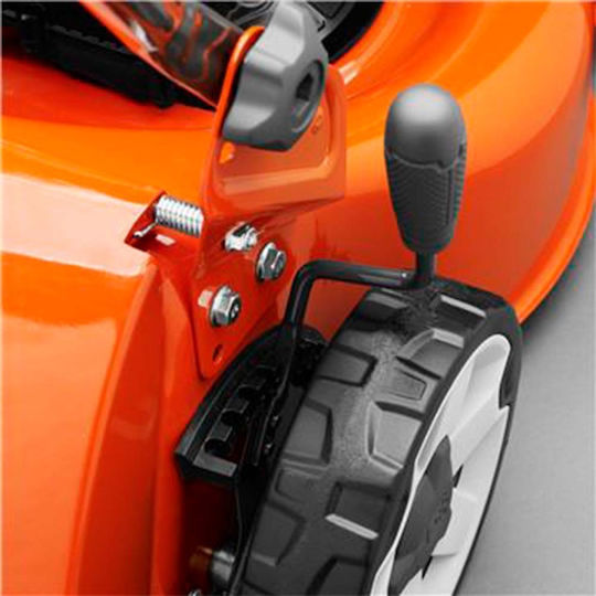 Husqvarna LC 151S Autopropulsată Mașină de tuns iarba Benzină 3.6hp/166cc