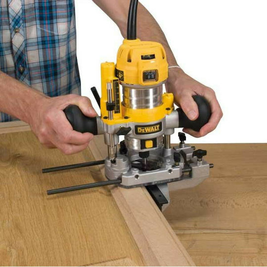 Dewalt Plunge Router 900W with Speed Control and with Suction System