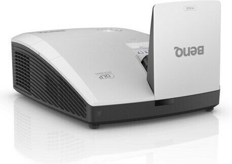 BenQ MW855UST 9H.JKS77.24E 3D Проектор DLP HD LED лампа с вградени високоговорители Бял