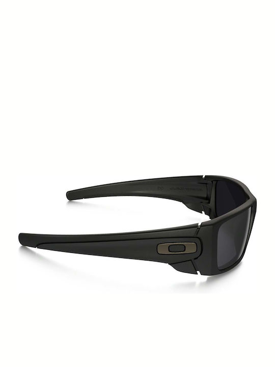 Oakley Fuel Cell Мъжки Слънчеви Очила с Черна Пластмасова Рамка и Черни Поляризирани Стъкла OO9096-05