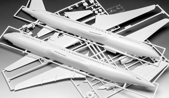 Revell Boeing 767-300ER British Airways Modeling Figure Airplane in Scale 1:144 37.1cm.