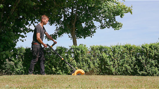 Texas EC1400 Electric Brush Cutter Shoulder / Hand 1400W 6.8kg