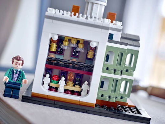 LEGO Disney The Haunted Mansion Pentru Vârsta 12+
