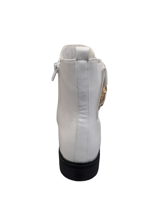 Low boot with decorative pocket white