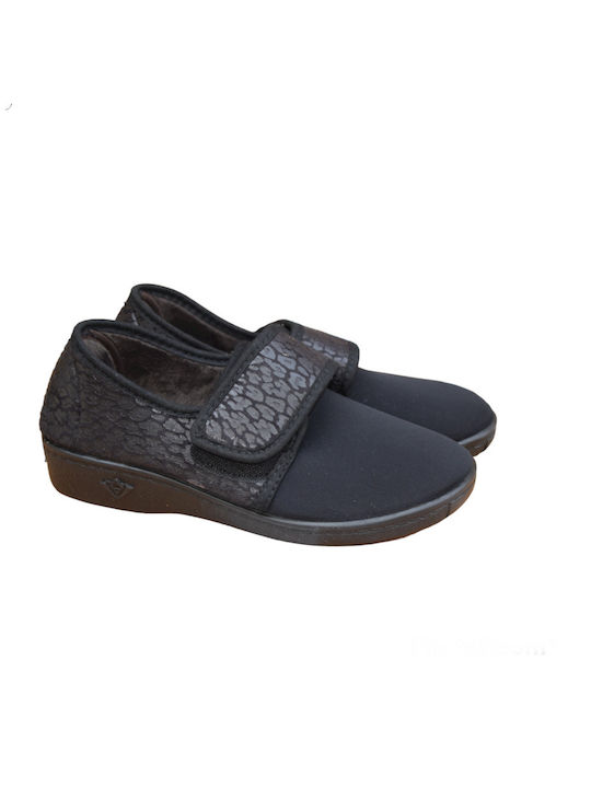 Pace Comfort Closed-Back Women's Slippers In Black Colour