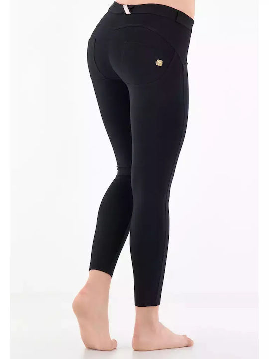 WR.UP® Damen Stoff Capri Hose Push-up in Super Enger Passform Schwarz
