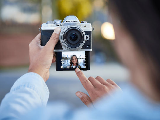 Olympus OM-D E-M10 Mark IV Mirrorless Camera Kit (ED 14‑42mm F3.5‑5.6 EZ Pancake) Silver