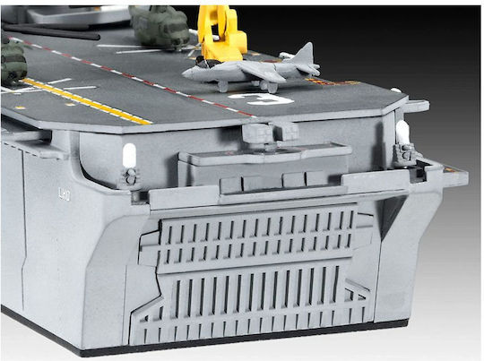 Revell USS Wasp Class Modeling Figure Ship 142 Pieces in Scale 1:700 36.5cm.