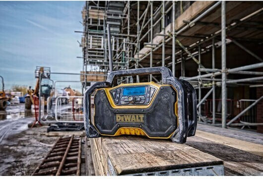 DEWALT XR DAB+ mit Bluetooth und USB Schwarz