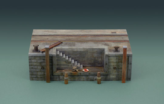 Italeri Dock with Stairs Modeling Figure in Scale 1:35 30x19.8x8.7cm.
