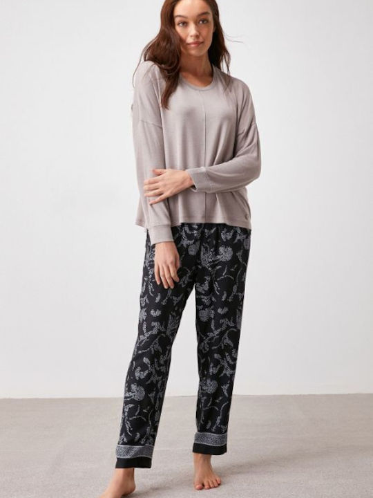 Elegant women's grey pajamas