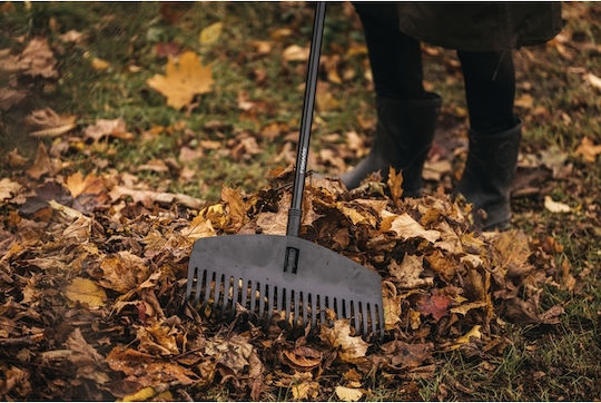Fiskars 170435102 Τσουγκράνα Φύλλων με Κοντάρι