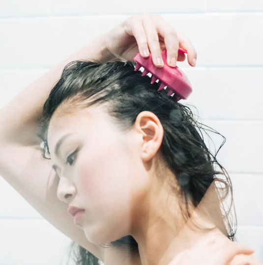 Biovene Essential Scalp Shampoo Brush Масажор за скалп Розов
