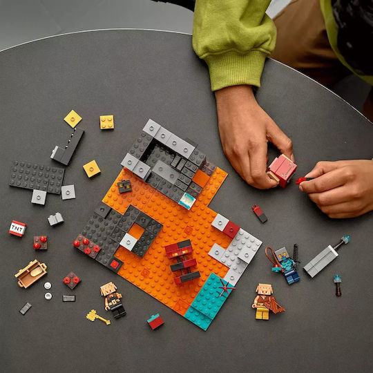 LEGO Minecraft Nether 2022 για 8+ Ετών