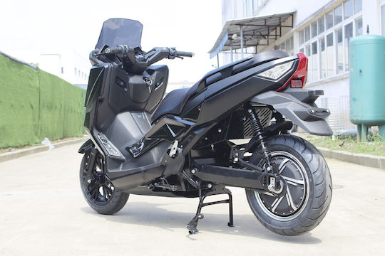 WheelnWater E-Striker Scooter Electric Putere 5000W Autonomie 220km 105Ah Negru Culoare