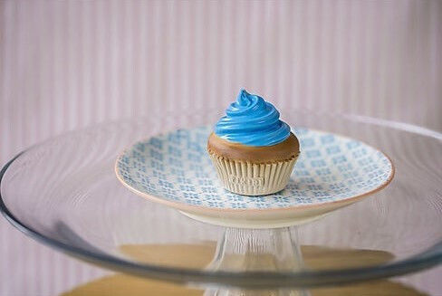 Tikiri Cupcake Kuchen Macaroon Beißringe Zahnen Linderung aus Gummi für 0 m+ 3 Stück
