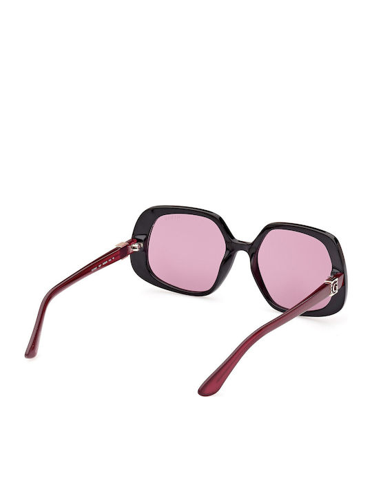 Guess Guess Damen Sonnenbrille mit Schwarz Horn umrandetem Rahmen und Lila Gläser GU7862 05Y