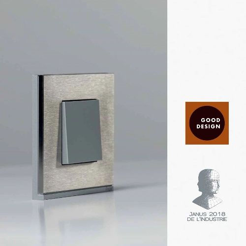 Hager Einzeln Gemauerte Steckdose mit Deckel Schwarz