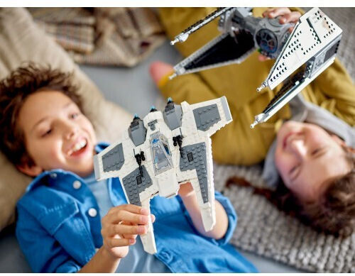 LEGO Star Wars Mandalorian Fang Fighter for Ages 9+ 957 Pieces