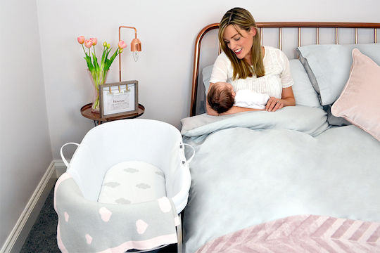 Shnuggle Plastic Moses Basket Dreami Moses with Stand Beige