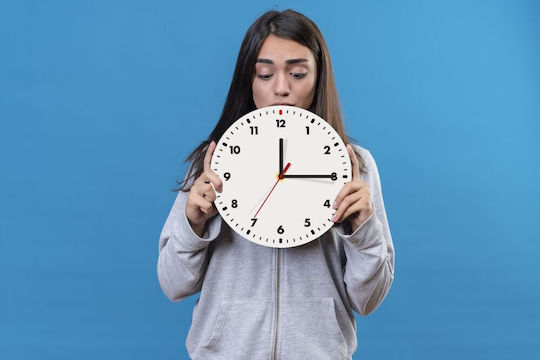 Koupakoupa Wanduhr Hölzernes Weiß Ø19cm