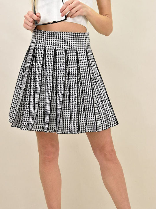 Potre Pleated High Waist Mini Skirt Checked in Black color