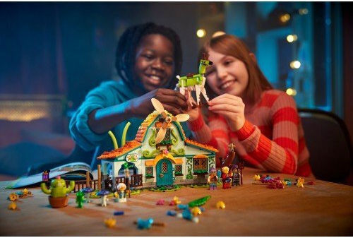 LEGO DREAMZzz Grajdul Creaturilor de Vis Pentru Vârsta 8+