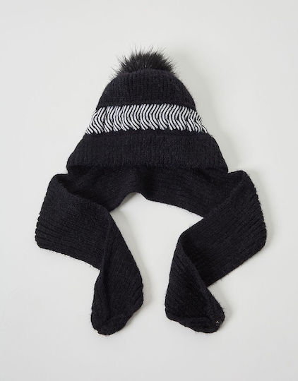 Pom Pom Beanie Beanie Knitted in Black color