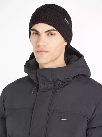 Beanie Beanie with Rib Knit in Black color