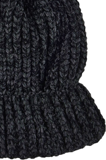 Pom Pom Beanie Beanie Knitted in Black color
