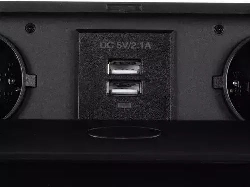 Izoxis Διπλή Χωνευτή Πρίζα Ρεύματος με 2 Θύρες USB με Καπάκι Μαύρη