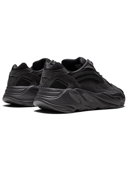 Yeezy Boost 700 Sneakers Vanta