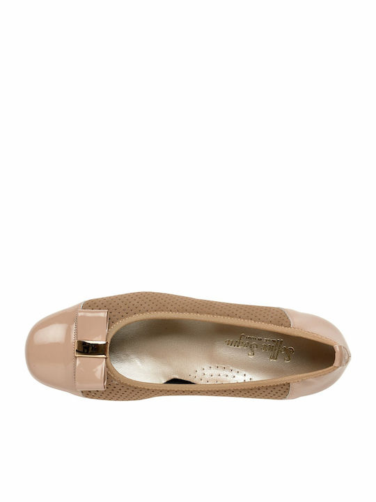 Leder Pumps mit flachem Absatz Beige