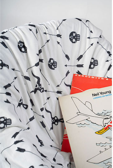 Bee. Unusual. There Is No Place Like Home Fleece Blanket Sofa 127x152cm White/Grey