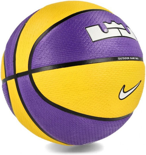 Nike Playground 8P 2.0 LeBron James Basketball Draußen