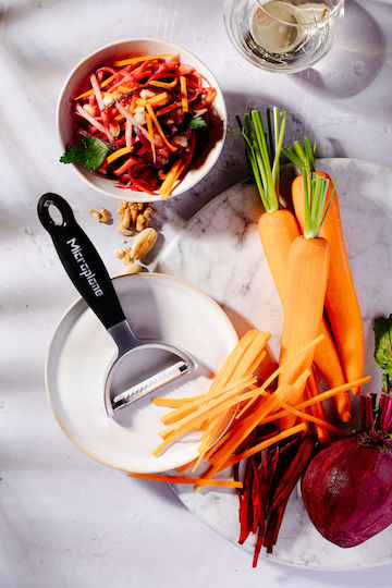 Microplane Fruit & Vegetable Peeler/Cleaner with Blade Julienne made of Stainless Steel