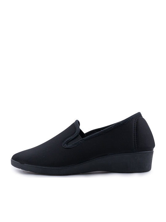 Closed Women's Slippers Black