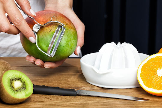 Kai T Peeler Large Fruit & Vegetable Peeler/Cleaner made of Stainless Steel
