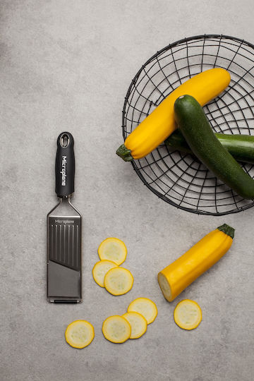 Microplane Gourmet Răzătoare de Brânză din Oțel Inoxidabil Negru 32x7.5x3cm