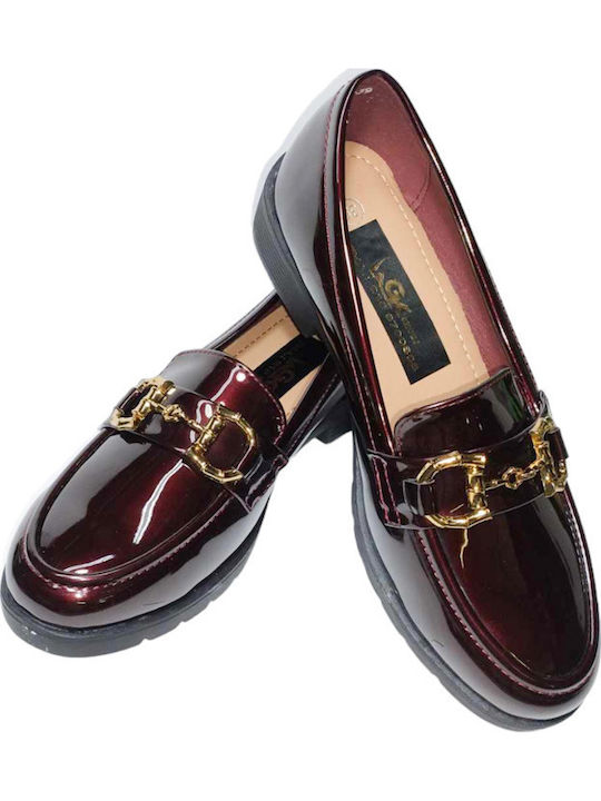 Oxfords Kunstleder in Bordeaux Farbe. Dekorative Goldschnalle.