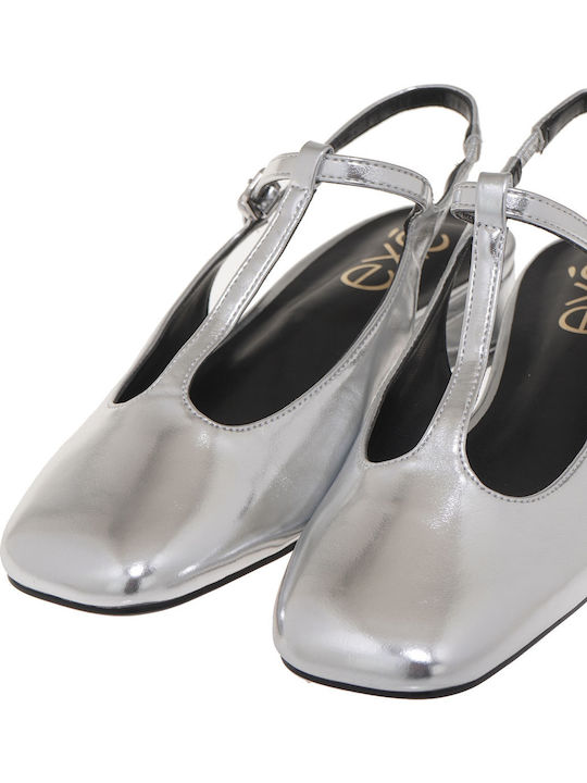 Pumps mit flachem Absatz Silber