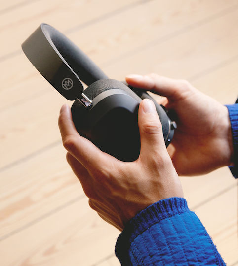 Mondo M1005 Wireless / Wired Over Ear Headphones with 45 hours of Operation and Quick Charge Gray