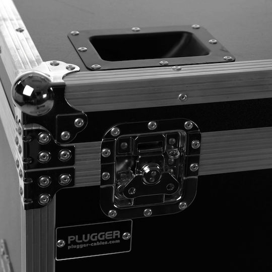 Plugger Flight Case with Casters