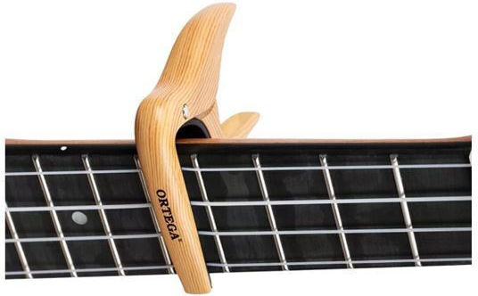 Ortega Capo Din Lemn Tip Declanșator Pentru Ukulele / Banjo În Culoare Bej