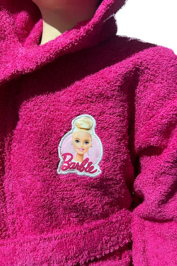 Barbie Плътен шаблон за имена на продукти в категорията "Детски бански ризи". Преведете само текстовите възли на шаблона на български език, запазвайки началния синтаксис и HTML таговете, както са, и без да променяте нищо между '{' и '}'. Детски бански ризи Red с качулка